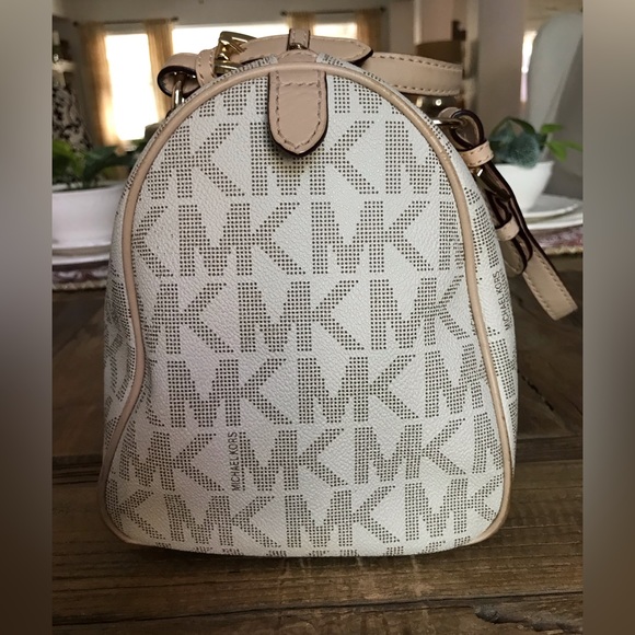 Michael Kors Grayson Logo Monogram Satchel. - Picture 3 of 7